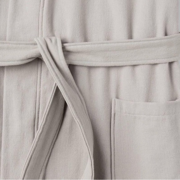 🆕 Room Essentials Gray Bath Robe
100% cotton - Picture 3 of 7